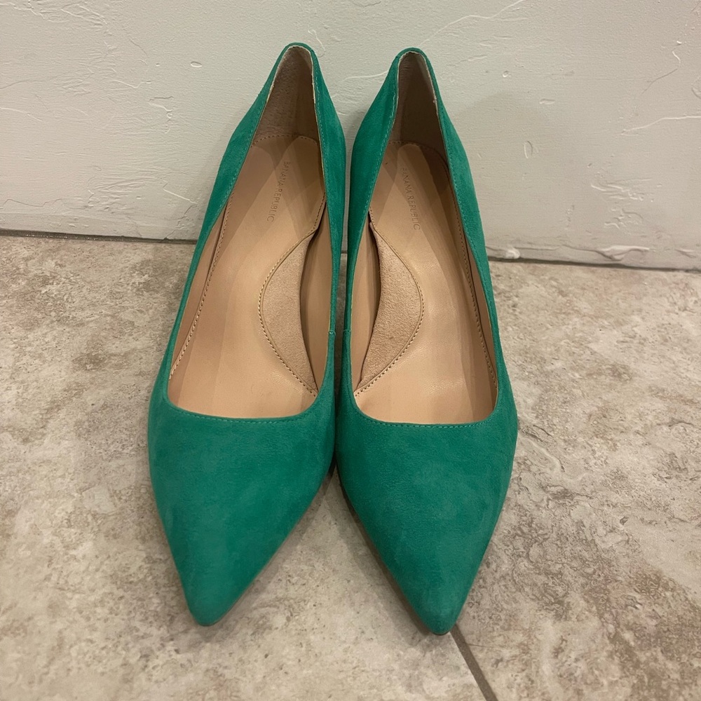 Banana Republic Green Madison 12 Hour Pump - Size 11